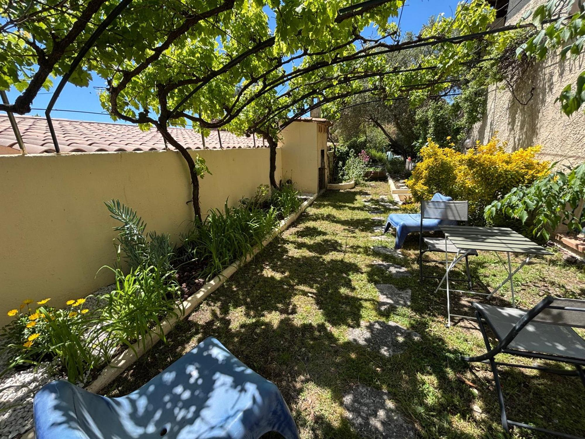 Evasion En Provence Bas De Villa Avec Jardin & Vignes, Soleil & Fraicheur Mirabeau Exterior foto